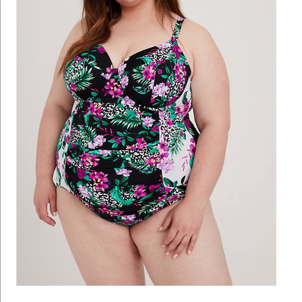 Torrid sz 5 dd/f tropic leopard print swimsuit